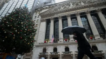 جلسة هادئة.. وول ستريت تكسب بينما يتعافى الدولار ويهبط الذهب والنفط